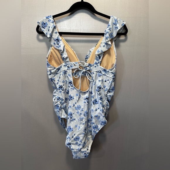 A Pea in the Pod Blue Floral Swimsuit - Picture 4 of 6